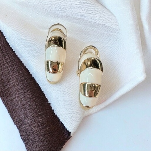 NEW Gold, Black & White Striped Interlocking Link Large Hoop Statement Earrings - Picture 7 of 16